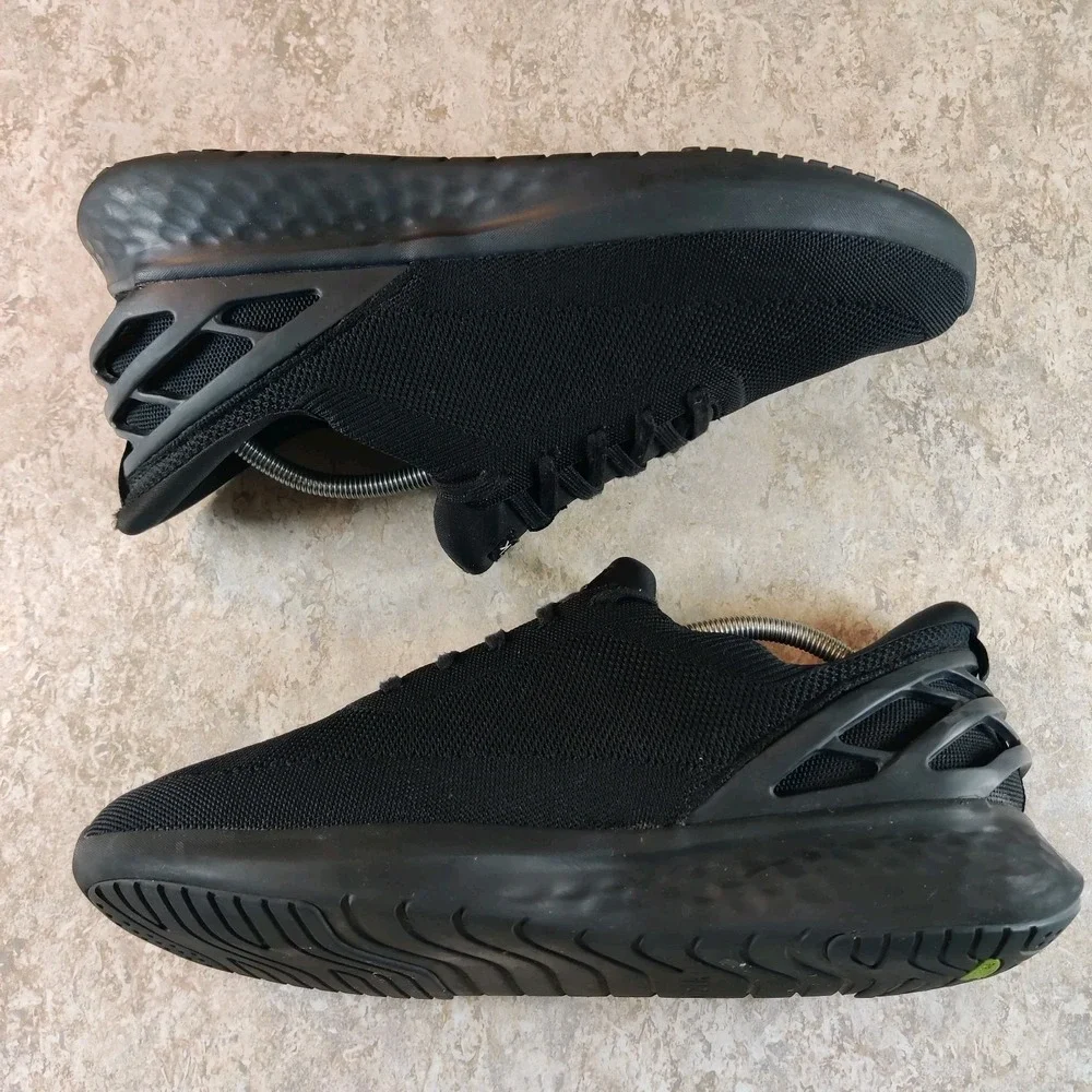 Kizik Slip On Athletic Running Shoes‎ Mens Size 12 D2FCDATHBK02-1D Triple Black
